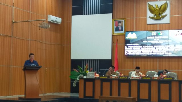 Dewan Perwakilan Rakyat Daerah (DPRD) Kota Palu, menggelar agenda penyampaian laporan Pimpinan Panitia Khusus (PANSUS) Atas Pembahasan Rancangan Peraturan Daerah (Ranperda), Tentang Pertanggungjawaban Pelaksanaan Anggaran Pendapatan Dan Belanja Daerah (APBD) Tahun Anggaran 2023.
