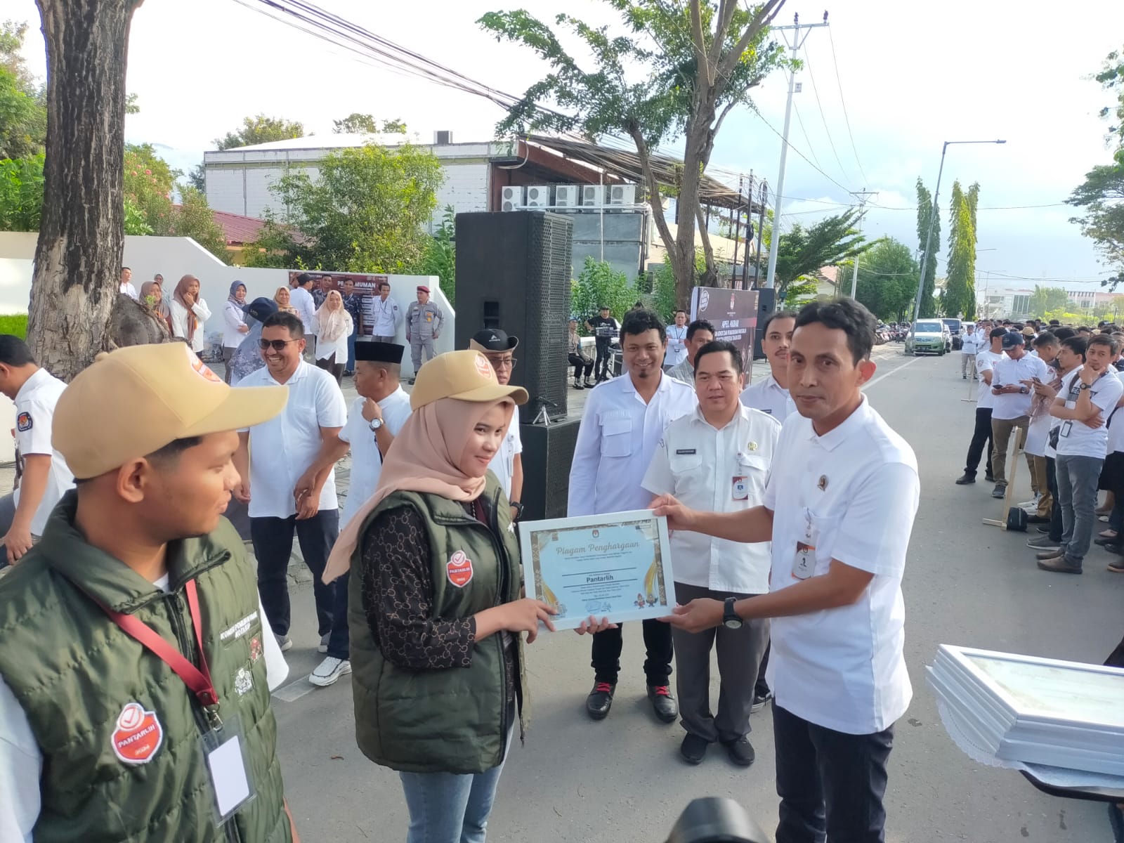 Komisi Pemilihan Umum (KPU) Kota Palu menggelar Apel Akbar Badan Adhoc PPK dan PPS, Sekertariat, serta pembubaran Panitia Pemutakhiran Data Pemilihan (Pantarlih).