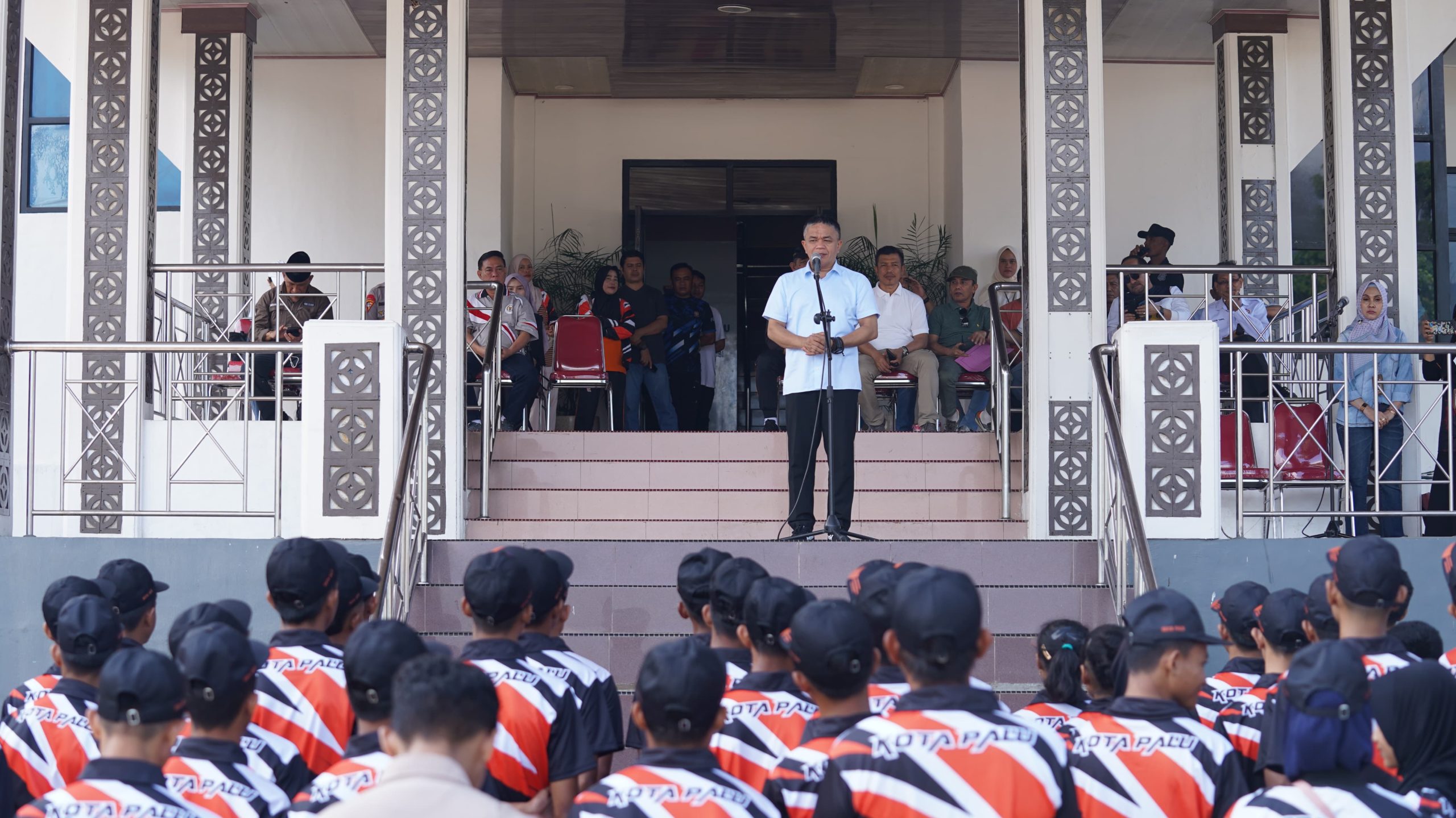 Wali Kota Palu Hadianto Rasyid Melepas Kontingen POPDA Kota Palu.