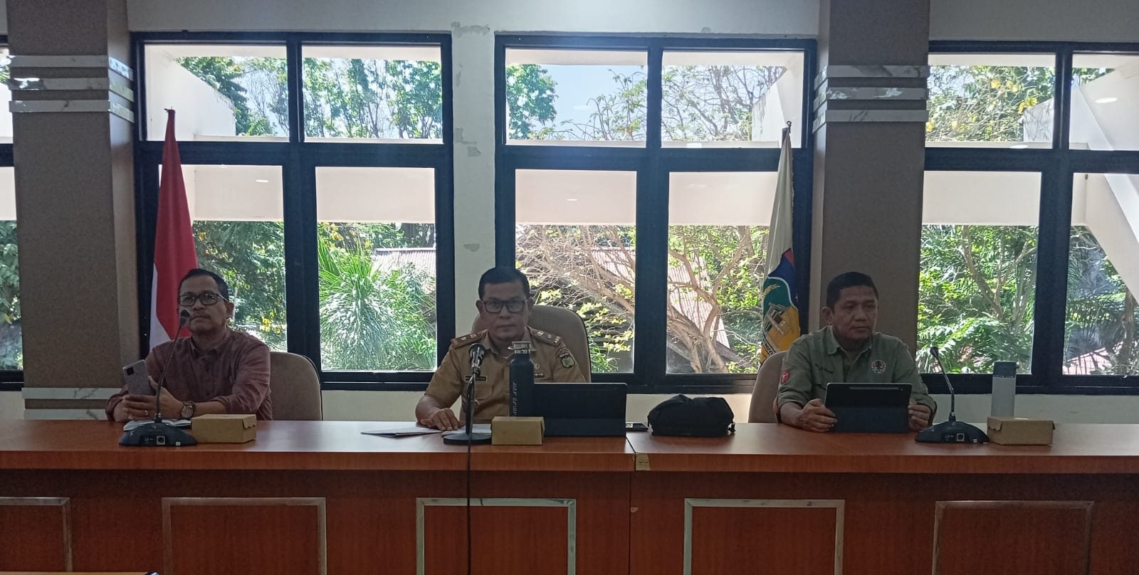 Wali Kota Palu diwakili Kepala Dinas Lingkungan Hidup Kota Palu Muhammad Arif, secara resmi membuka acara seminar akhir penyusunan Dokumen Informasi Kinerja Pengelolaan Lingkungan Hidup Daerah (DIKPLHD) Kota Palu tahun 2023.