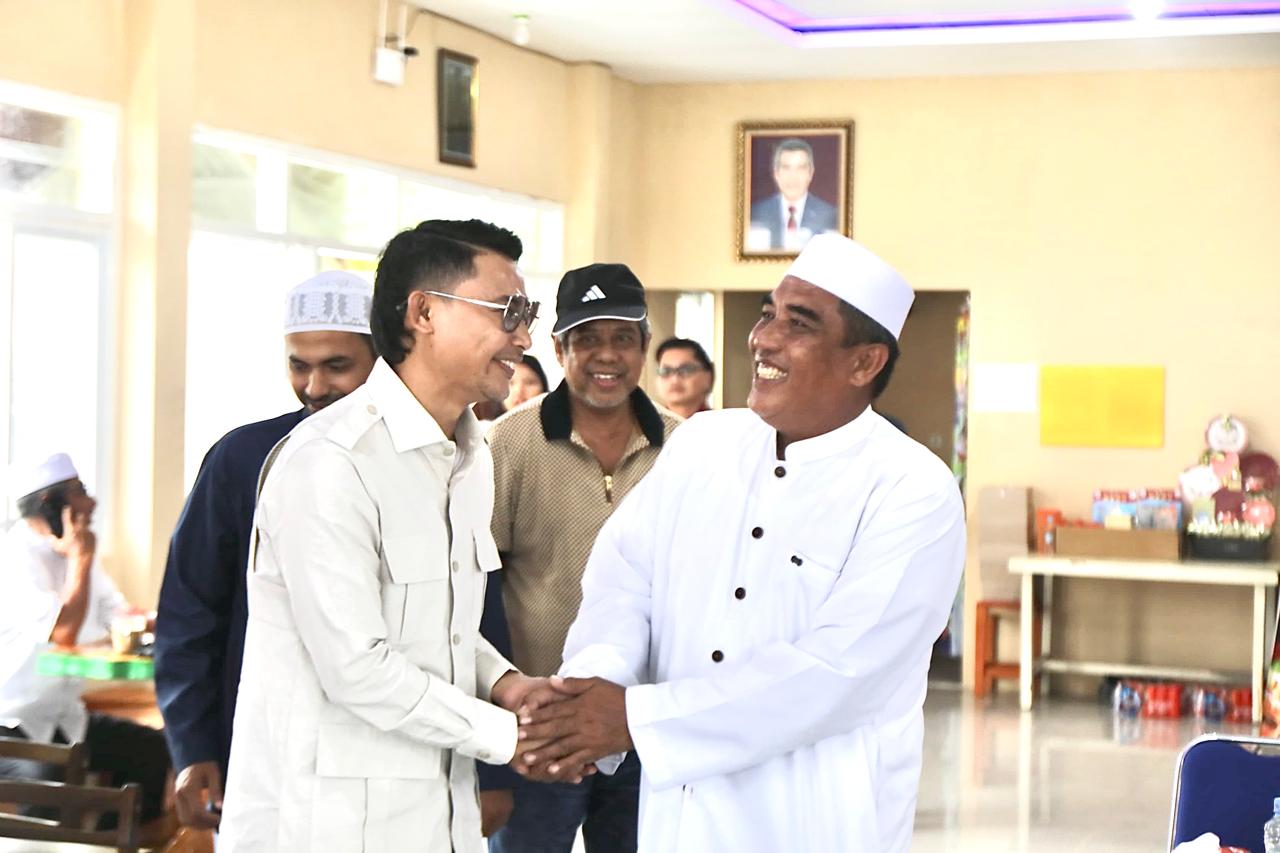 Bakal Calon Wakil Gubernur Sulawesi Tengah Abdul Karim Aljufri bersam Habib Tahir Al-Attas