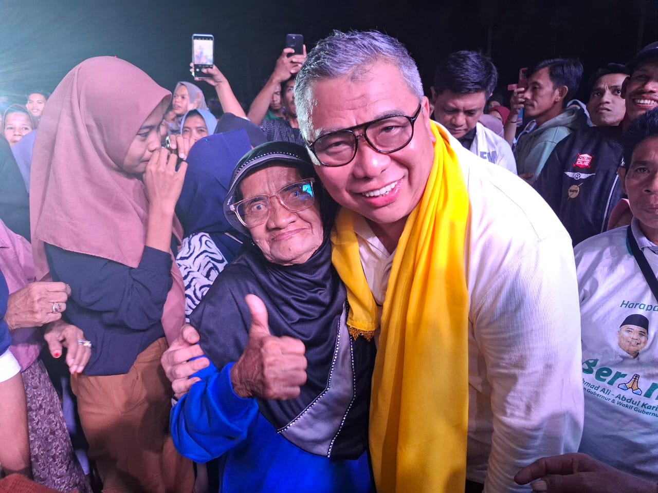 Ahmad Ali bersama nenek berusia 78 tahun