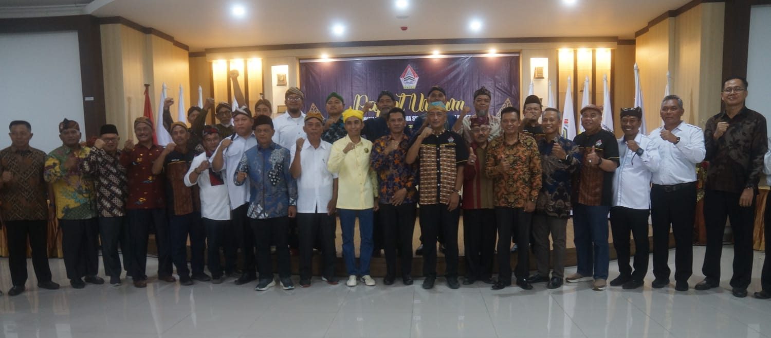Paguyuban KKJST foto bersama dengan Bakal Calon Wakil Wali Kota Palu Andi Nur B Lamakarate.