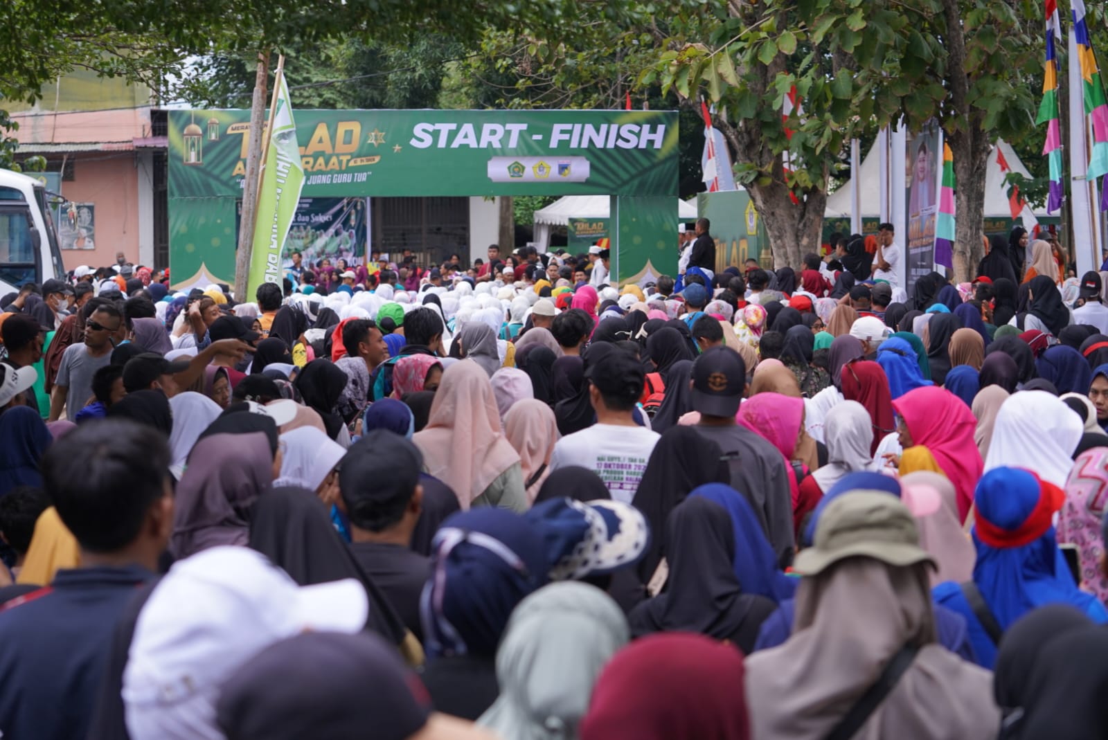 Pjs. Wali Kota Palu yang diwakili oleh Asisten Bidang Pemerintahan dan Kesra Setda Kota Palu, H. Usman, menghadiri perayaan Milad Alkhairaat ke-94 tahun 2024.