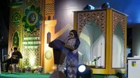 Sekretaris Daerah Kota Palu, Irmayanti Pettalolo, secara resmi menutup ajang Seleksi Tilawatil Qur'an dan Hadits (STQH) XXVII tingkat Kota Palu, pada Rabu (6/11/2024) di Kompleks PB Alkhairaat Pusat Palu.