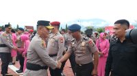 Sebanyak 52 personel Satuan Brimob Polda Sulawesi Tengah menerima kenaikan pangkat dalam upacara Ujian Kenaikan Pangkat (UKP) yang berlangsung di halaman Mapolda Sulteng, Selasa (31/12/2024).
