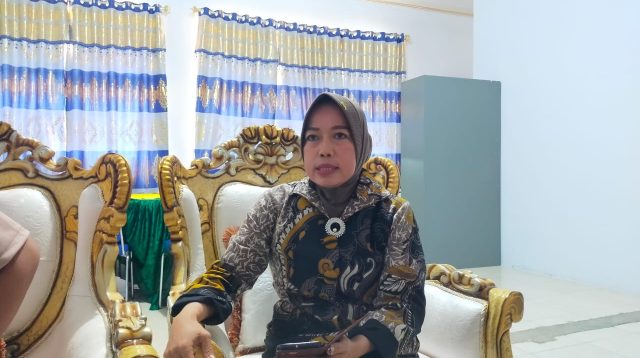 Kepsek SMPN 7 Palu, Rahmawati