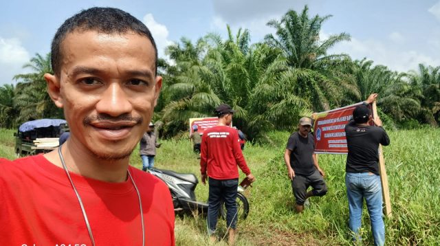 Ketua Koperasi Bunga Sawit Desa Bunta, Seprianus Nggaluku
