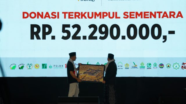 Wali Kota Palu diwakili Asisten bidang Pemerintahan dan Kesra Setda Kota Palu, H. Usman, menghadiri Konser Palu Cinta Palestina bersama Opick Tombo Ati, pada Sabtu (22/02/2025) di Jodjokodi Convention Center (JCC) Palu.