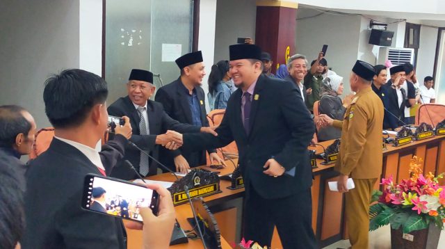 Rapat Paripurna sendiri dipimpin langsung Ketua DPRD Kota Palu Rico A T Djanggola