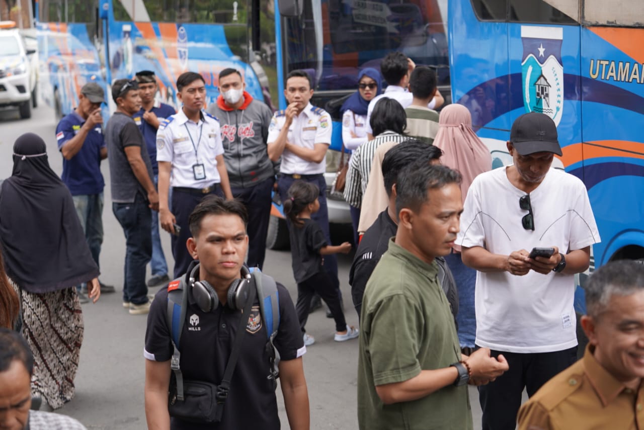 kedatangan peserta program Mudik Gratis di halaman Kantor Wali Kota Palu pada Selasa (25/3/2025).
