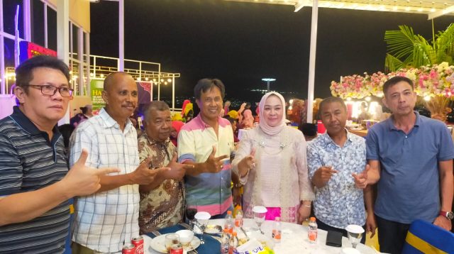 Ketua Aspekindo Sulteng Samsuddin Makka (dua dari kiri), foto bersama diacara HUT Dr Hj kartini Malarangan, SH, MH, di D'Kalora Hotel, Sigi.
