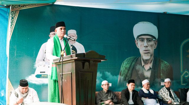 Gubernur Sulawesi Tengah, Anwar Hafid, menghadiri langsung Haul ke-57 Al-Habib Idrus bin Salim Al-Jufri atau Guru Tua di pelataran Masjid Nurul Imam, Desa Wosu, Kecamatan Bungku Barat, Kabupaten Morowali, Sabtu (26/4/2025).