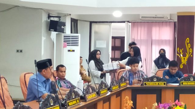 Pimpinan Banmus DPRD Kota Palu Muhlis U Aca, saat memimpin Rapat Banmus.