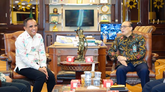 Gubernur Sulawesi Tengah, Anwar Hafid, bersama Bupati Morowali, Iksan Baharudin Abdul Rauf, dan anggota DPRD Provinsi Sulteng, Hidayat Pakamundi, melakukan audiensi resmi dengan Ketua Mahkamah Agung Republik Indonesia di Jakarta, Kamis (8/5/2025).