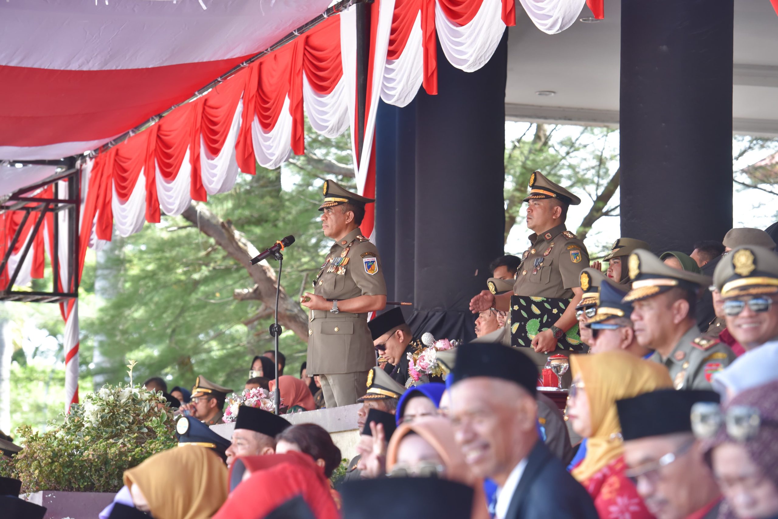 - Gubernur Sulawesi Tengah, Dr. H. Anwar Hafid, M.Si