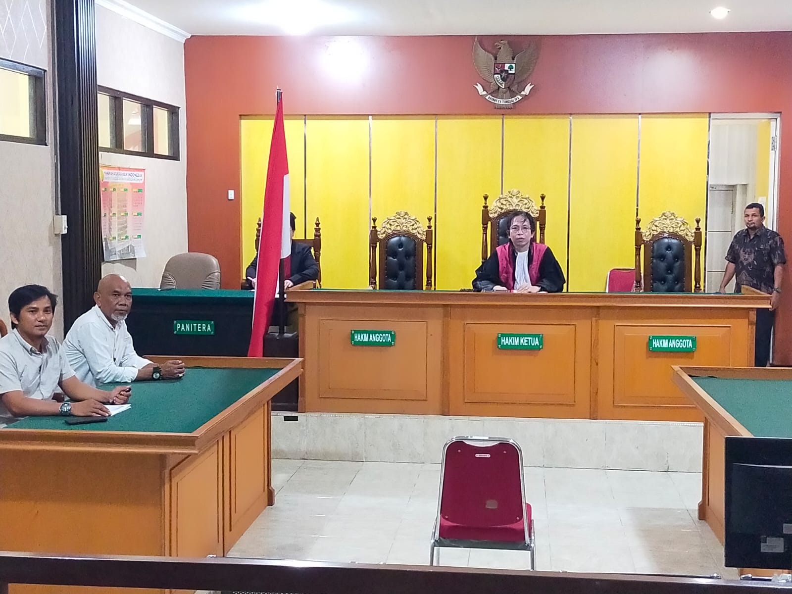 Kuasa Hukum Hendly Mangkali hadir, saat digelarnya Praperadilan kasus Hendly Mangkali, di Pengadilan Negeri Palu. FOTO: Mohammad Rizal/Filesulawesi.com