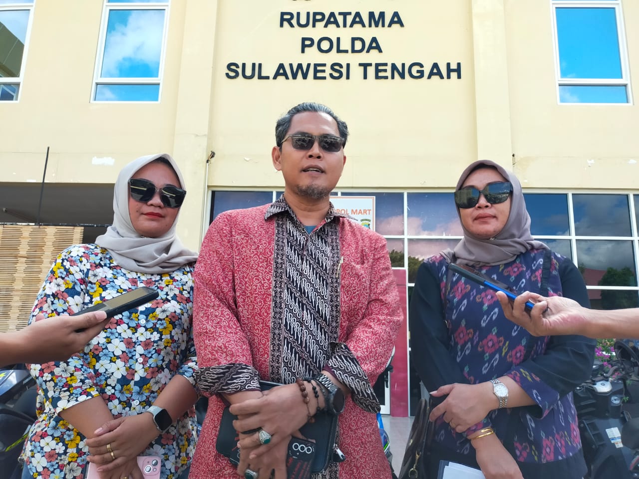 Kuasa Hukum vebry Tri Hariadi, saat melaporkan ke Polda Sulteng didampingi kuasa hukum lainnya yakni DIAN RAMDANINGSIH A PALAR, SH, MH, VIFKA SARI MASANI, SH, MH, serta TERESIYA SH.