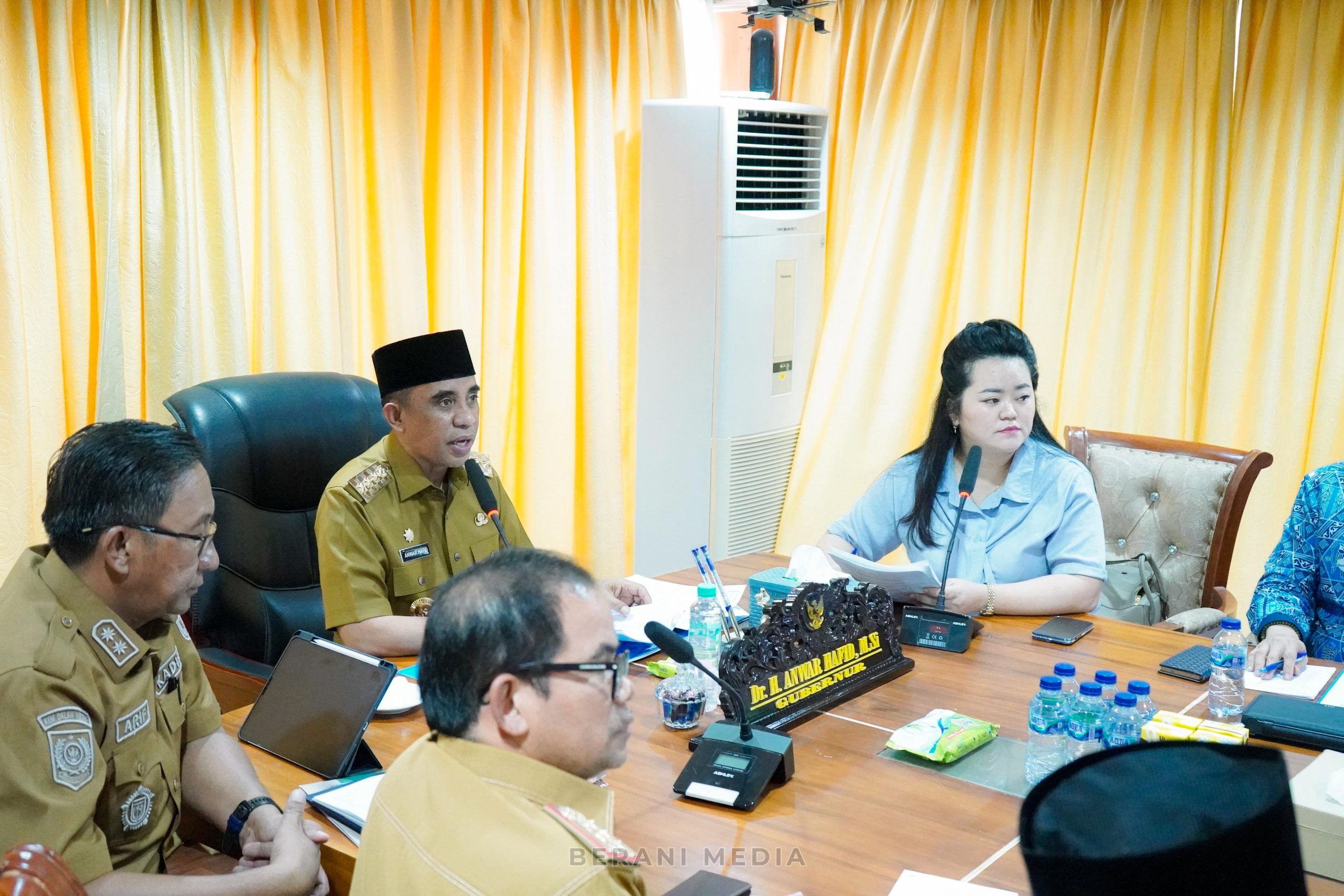 Gubernur Sulawesi Tengah, Anwar Hafid, bersama Wakil Gubernur dr. Reny A. Lamadjido, memaparkan langsung potensi strategis daerah dalam diskusi virtual bersama sejumlah investor asal Tiongkok, Senin (26/5/2025).