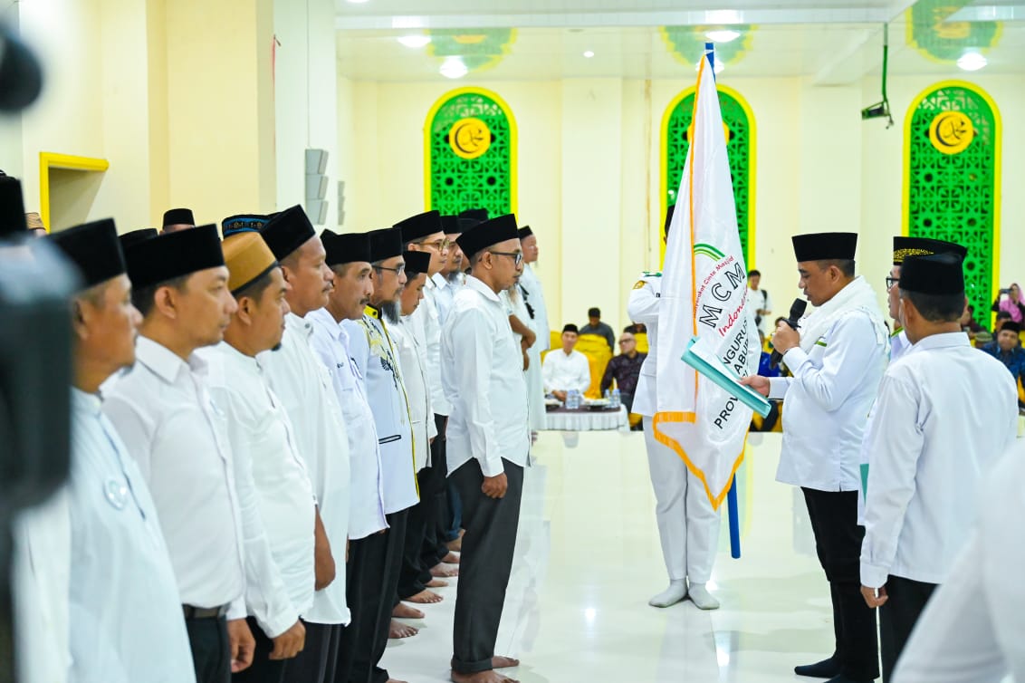 Dr. H. Anwar Hafid, resmi melantik pengurus Dewan Pengurus Cabang (DPC) MCMI Kabupaten Buol di Masjid Agung Buol, Selasa malam (27/5/2025).