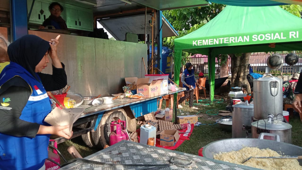 bantuan logistik dan dukungan teknis dalam merespons bencana banjir bandang yang melanda Desa Wombo Kalonggo dan Wombo Induk, Kecamatan Tanantovea, Kabupaten Donggala.