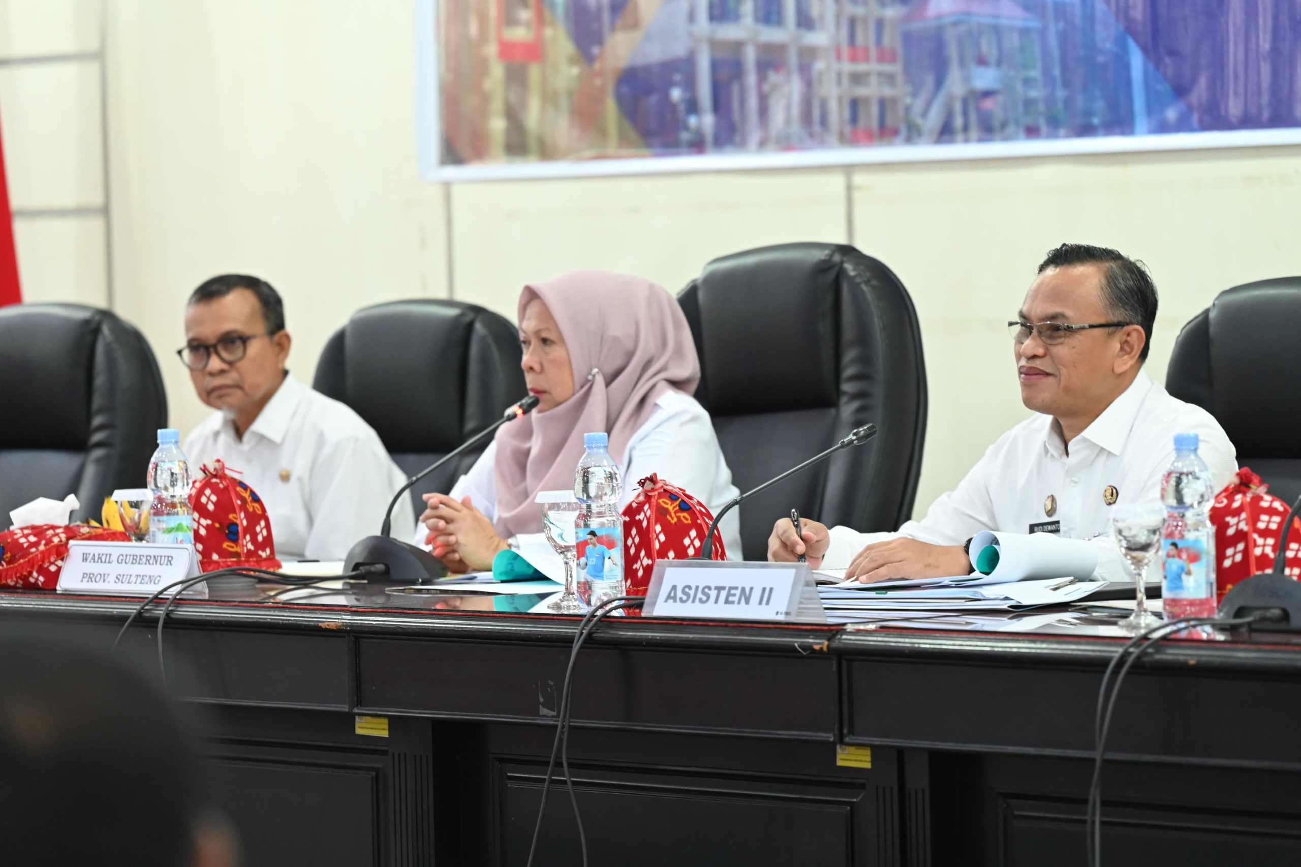 Wakil Gubernur Sulawesi Tengah dr.Reny A. Lamadjido, Sp.PK., M.Kes, memimpin Pra-Rapat Pimpinan (Pra-Rapim) Evaluasi dan Pengawasan Realisasi Anggaran Pendapatan dan Belanja Daerah (APBD) T.A 2025, yang digelar di Ruang Polibu, Kantor Gubernur Sulteng, Rabu (4/6/2025).