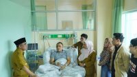 Gubernur dan Wagub Sulteng bersama Direktur melanjutkan pengecekan ruangan pelayanan dan rawat inap di RSUD Undata Palu. FOTO: IST