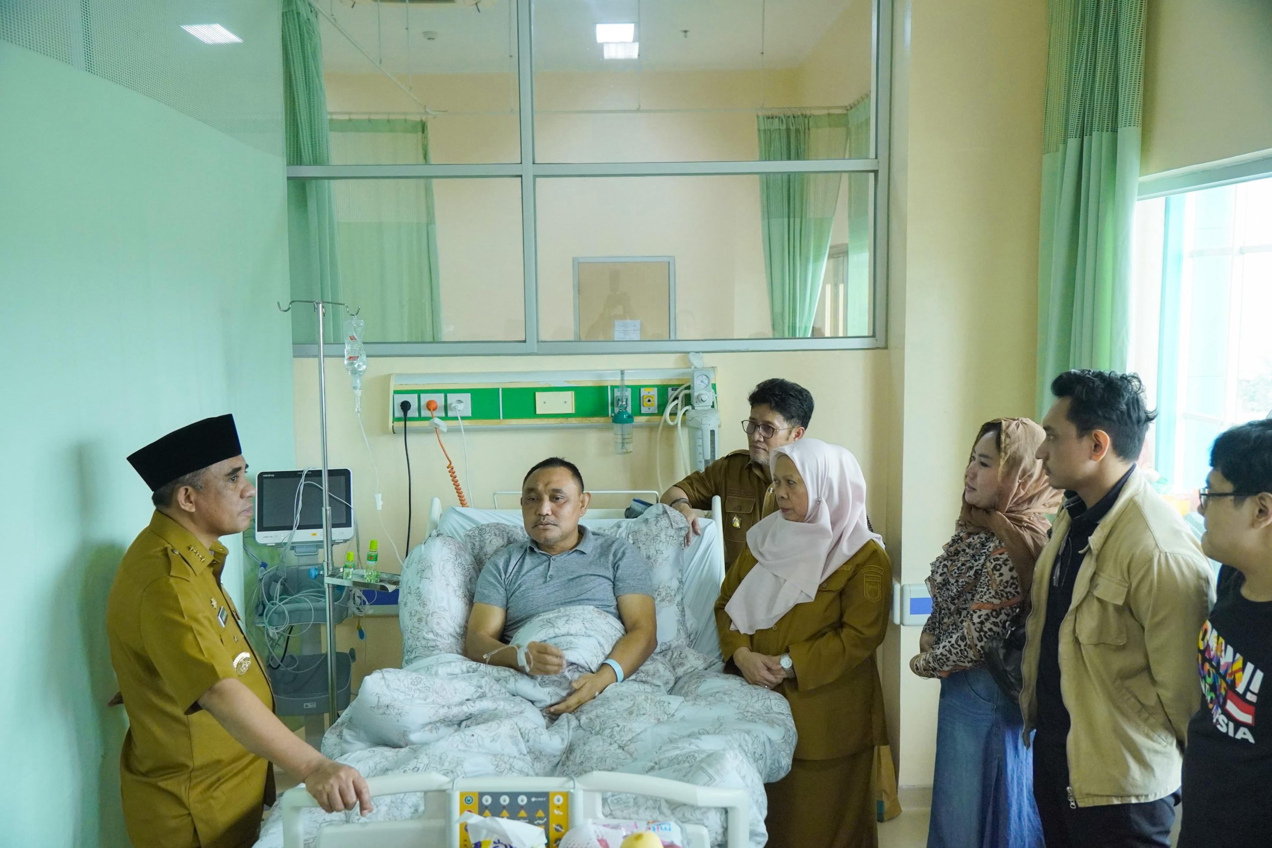 Gubernur dan Wagub Sulteng bersama Direktur melanjutkan pengecekan ruangan pelayanan dan rawat inap di RSUD Undata Palu. FOTO: IST