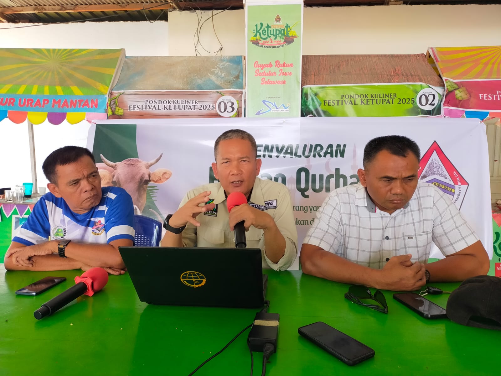 Ketua Umum KKJST Sumarno, didampingi Ketua Penasihat Prof Winarko, dan Ketua Harian Mayor CPM Maryoto, memberi keterangan di Gedung Ekowandowo Jln Kartini Palu, Minggu, 8 Juni 2025. FOTO: Mohammad Rizal/Filesulawesi.com
