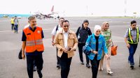 Gubernur Sulawesi Tengah, Dr. H. Anwar Hafid, bersama Ketua Tim Penggerak PKK Provinsi, Ir. Sry Nirwanti Bahasoan, tiba di Kabupaten Banggai dalam rangka menghadiri Tabliq Akbar Majelis Hubbul Wathan Al-Mawaddah yang digelar di Lapangan Desa Piondo, Kecamatan Toili Jaya.