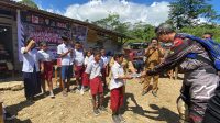 Satgas Operasi Madago Raya menggandeng Bhayangkara Tadulako Offroader (BTOF) Sulteng dan Palu Trail Community (Patrac) untuk menggelar kegiatan Makan Bergizi Gratis (MBG) Mandiri di SDN Terpencil Manggalapi, Desa Sausu Salubanga, Kabupaten Parigi Moutong, Sulawesi Tengah, Minggu (8/6/2025).
