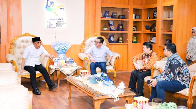 Gubernur Sulawesi Tengah, Anwar Hafid, menerima audiensi Presiden Direktur Alfaland Group, Hanto Djoko Susanto, bersama Willy A Prianto dan Lanang