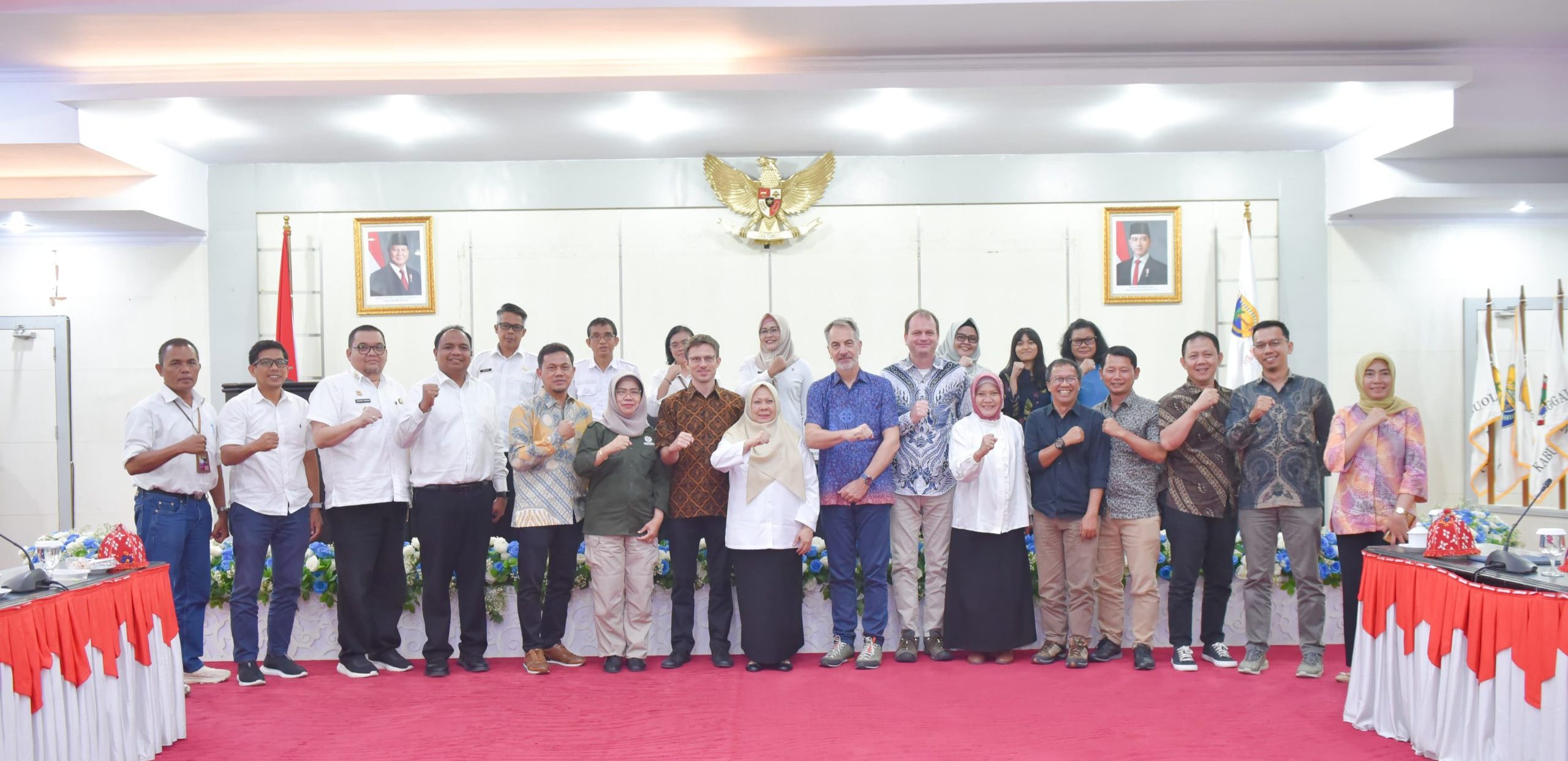 Wagub dalam pertemuan dengan jajaran GIZ di Polibu kantor Gubernur pada Rabu siang (11/6/2025).