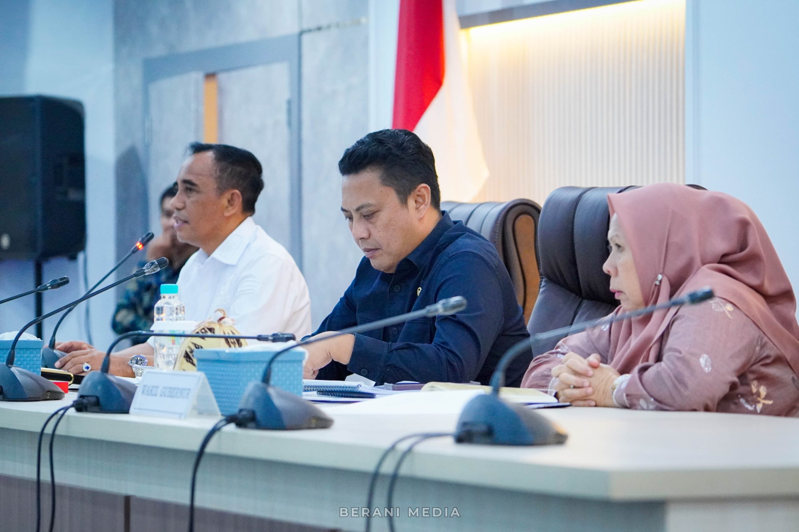 pertemuan resmi di Kantor Gubernur Sulawesi Tengah yang dipimpin langsung oleh Gubernur Dr. H. Anwar Hafid, M.Si., dan Wakil Gubernur dr. Reny A. Lamadjido, Sp.PK, M.Kes.