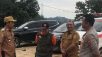 Kepala Badan Penanggulangan Bencana Daerah (Kaban- BPBD) Sulteng Akris Fattah Yunus ke lokasi bencana tanah longsor di Desa Tirtanagaya, Kecamatan Bolano Lambunu, Kabupaten Parigi Moutong (Parimo)