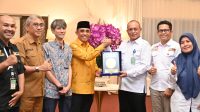 Gubernur Sulawesi Tengah Dr. H. Anwar Hafid, menerima audiensi Kepala Balai Besar Pelatihan Vokasi dan Produktivitas (BBPVP) Makassar, Dr. La Ode H. Polondu, serta perwakilan Lembaga Pelatihan Kerja (LPK) Shin Indonesia, Alimin