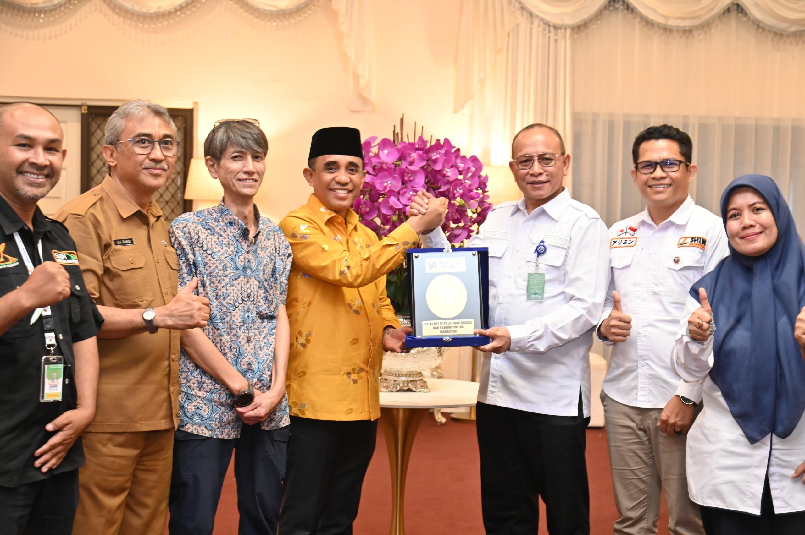 Gubernur Sulawesi Tengah Dr. H. Anwar Hafid, menerima audiensi Kepala Balai Besar Pelatihan Vokasi dan Produktivitas (BBPVP) Makassar, Dr. La Ode H. Polondu, serta perwakilan Lembaga Pelatihan Kerja (LPK) Shin Indonesia, Alimin