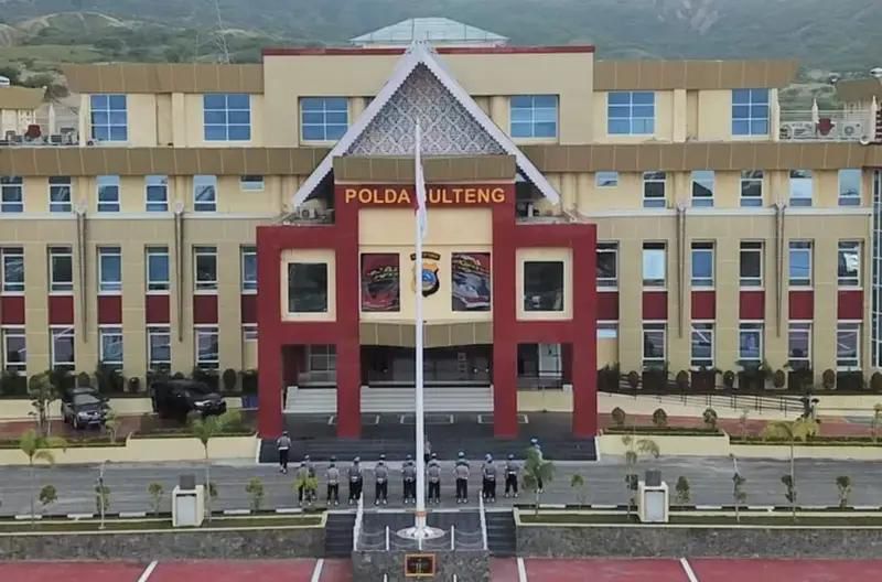 Kantor Polda Sulteng beralamat di sekitar jalan Soekarno Hatta, Kota Palu.
