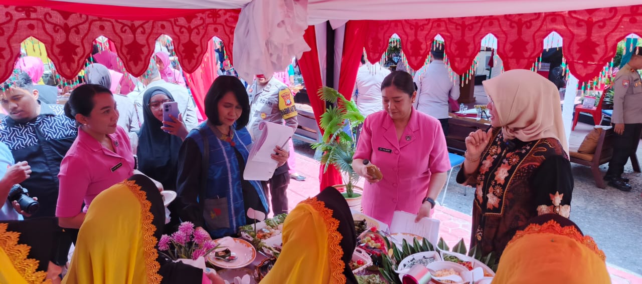 Suasana penuh semangat dan kehangatan mewarnai Halaman Mako Polsek Mantikulore, Kota Palu, Sabtu (28/6/2025).
