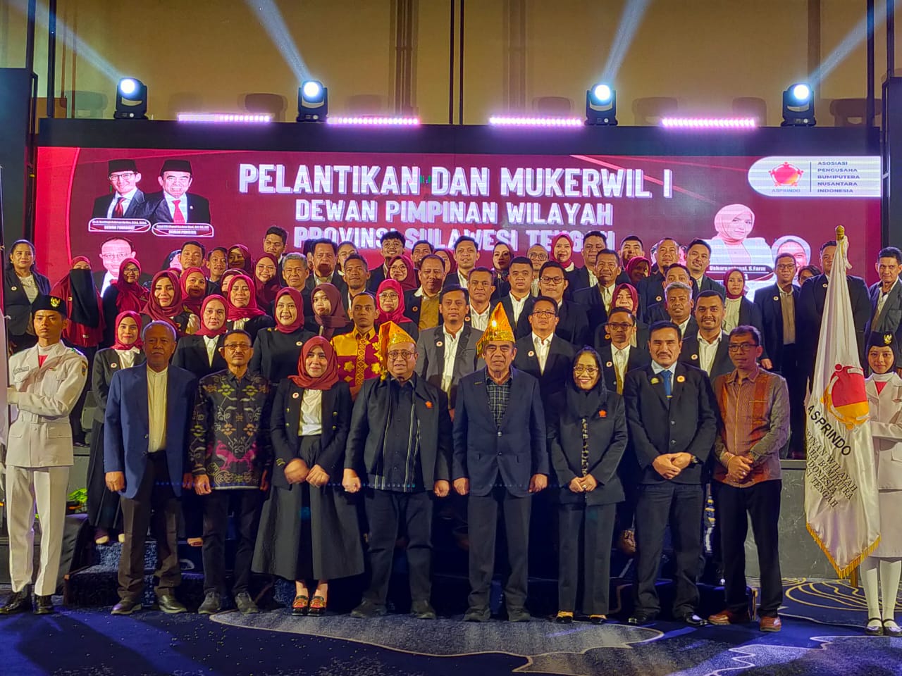 Jajaran Pengurus Asprindo Sulteng Periode 2025-2030, foto bersama dengan seluruh petinggi DPP Asprindo. FOTO: Mohammad Rizal/Filesulawesi.com