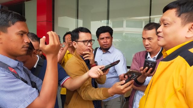Sekretaris DPD Partai HANURA Sulteng, Ismail Yunus, dalam sesi Konferensi Persnya kepada sejumlah awak media, disela-sela kegiatan Musyawarah Daerah (MUSDA) Ke-IV Partai HANURA Sulteng