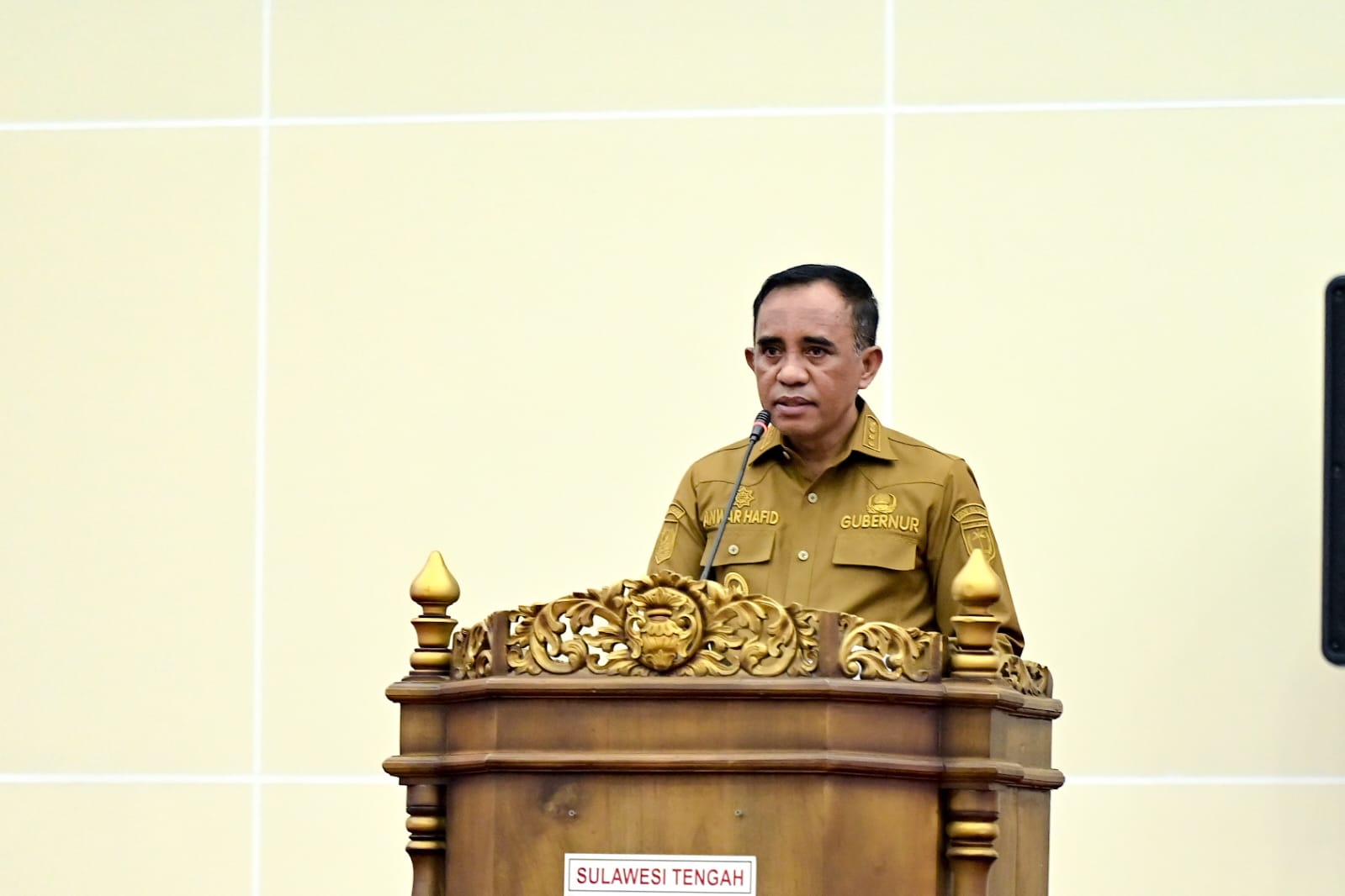Gubernur Sulteng Dr. H. Anwar Hafid, M.Si