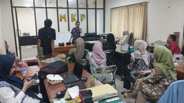 Biro Administrasi Pimpinan (Adpim) Provinsi Sulawesi Tengah menggelar pelatihan dasar fotografi dan penulisan press release bagi 13 orang Pegawai Pemerintah dengan Perjanjian Kerja (PPPK) Tahap 1 Tahun 2025.