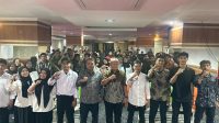 Pengukuhan Badan Pengurus Harian Ikatan Mahasiswa (IMA) Sulteng Makassar periode 2025–2026 dalam sebuah prosesi di Baruga Anging Mammiri, Losari, Makassar, Sabtu (5/7/2025).