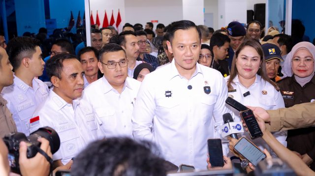 Kunjungan kerja Menteri Koordinator Bidang Infrastruktur dan Pembangunan Kewilayahan Republik Indonesia, Agus Harimurti Yudhoyono (AHY), ke Sulawesi Tengah mencatat momen penting bagi Kabupaten Donggala.
