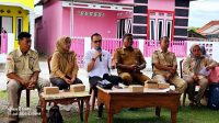Kasi Penetapan Hak dan Pendaftaran BPN Kota Palu, DR. Syariatudin, saat memberikan sepatah dua kata berkaitan dengan pertanahan kepada warga setempat. FOTO: IST
