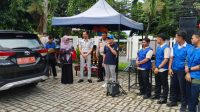 Kadisbub Sulteng, Sumarno, SE, resmi memulai layanan BLUE dengan sasaran Mobil dinas plat merah Sekwan serta mobil pejabat DPRD Sulteng. FOTO: Mohammad Rizal/Filesulawesi.com