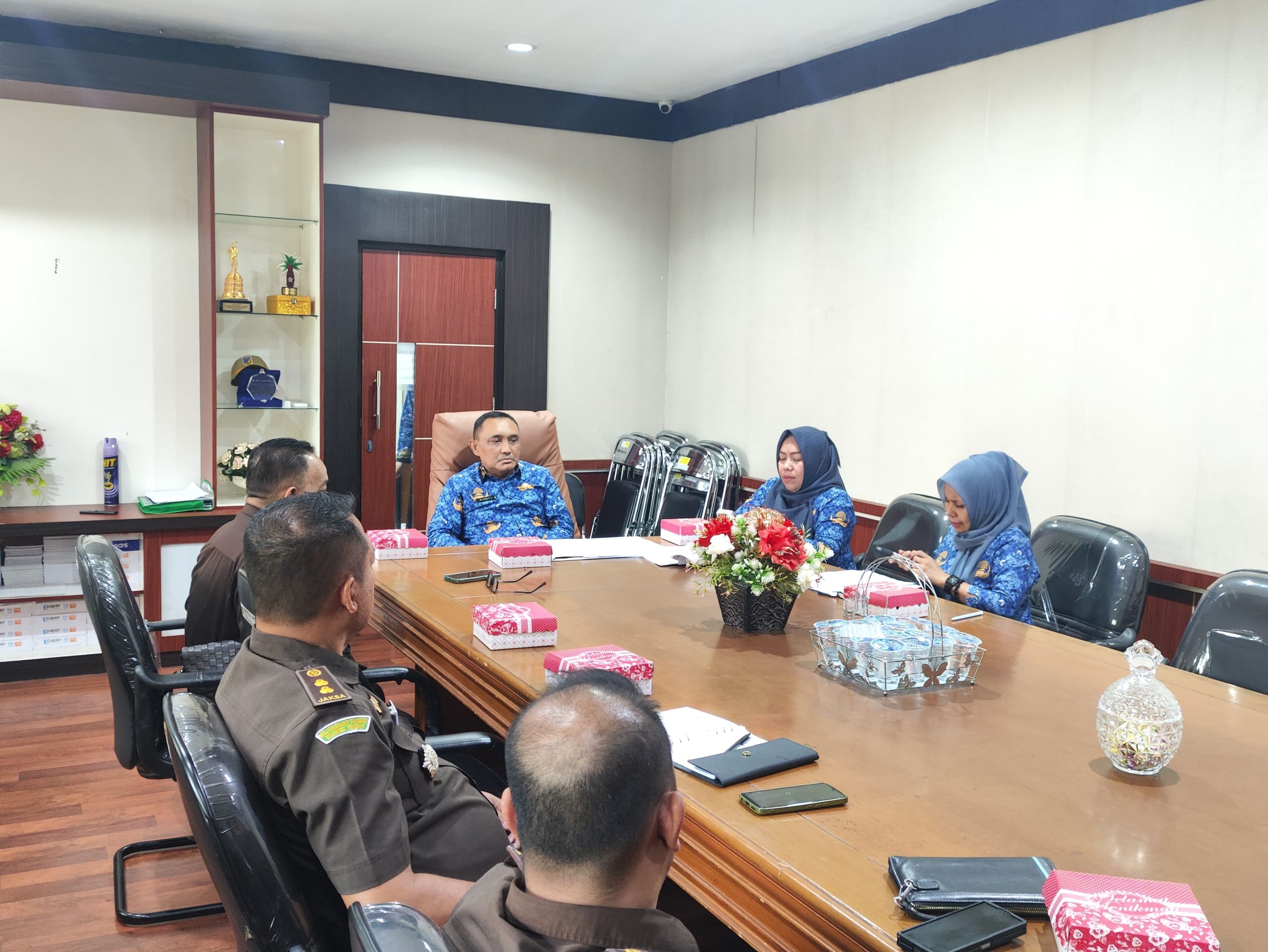 Rapat yang berlangsung pada Kamis (17/7/2025) di ruang kerja Asisten Administrasi Umum itu dipimpin langsung oleh Asisten Administrasi Umum M. Sadly Lesnusa.
