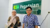 Kepala Kantor Pegadaian UPC Bambaru, M Azkhar Minullah (kanan).