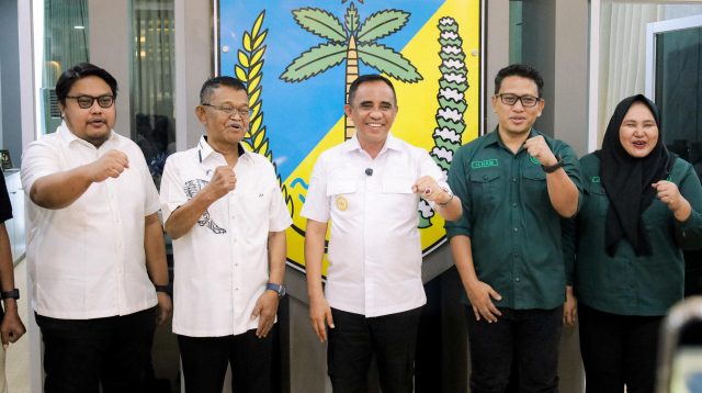 Kunjungan silaturahmi Ketua Umum Persipal FC, H. Rusdy Mastura, bersama jajaran manajemen tim di ruang kerja Gubernur Sulteng, Selasa (23/7/2025).